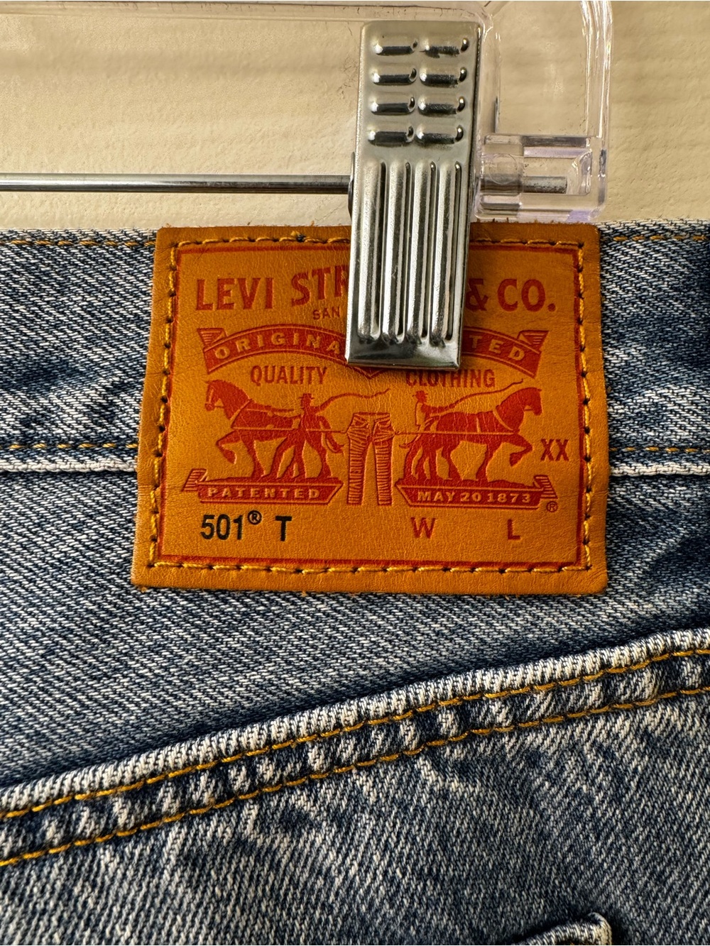 Levi's 501 Midrise Embroidered Distressed Straight-Leg Medium Wash Jeans Sz 28 - Picture 14 of 15